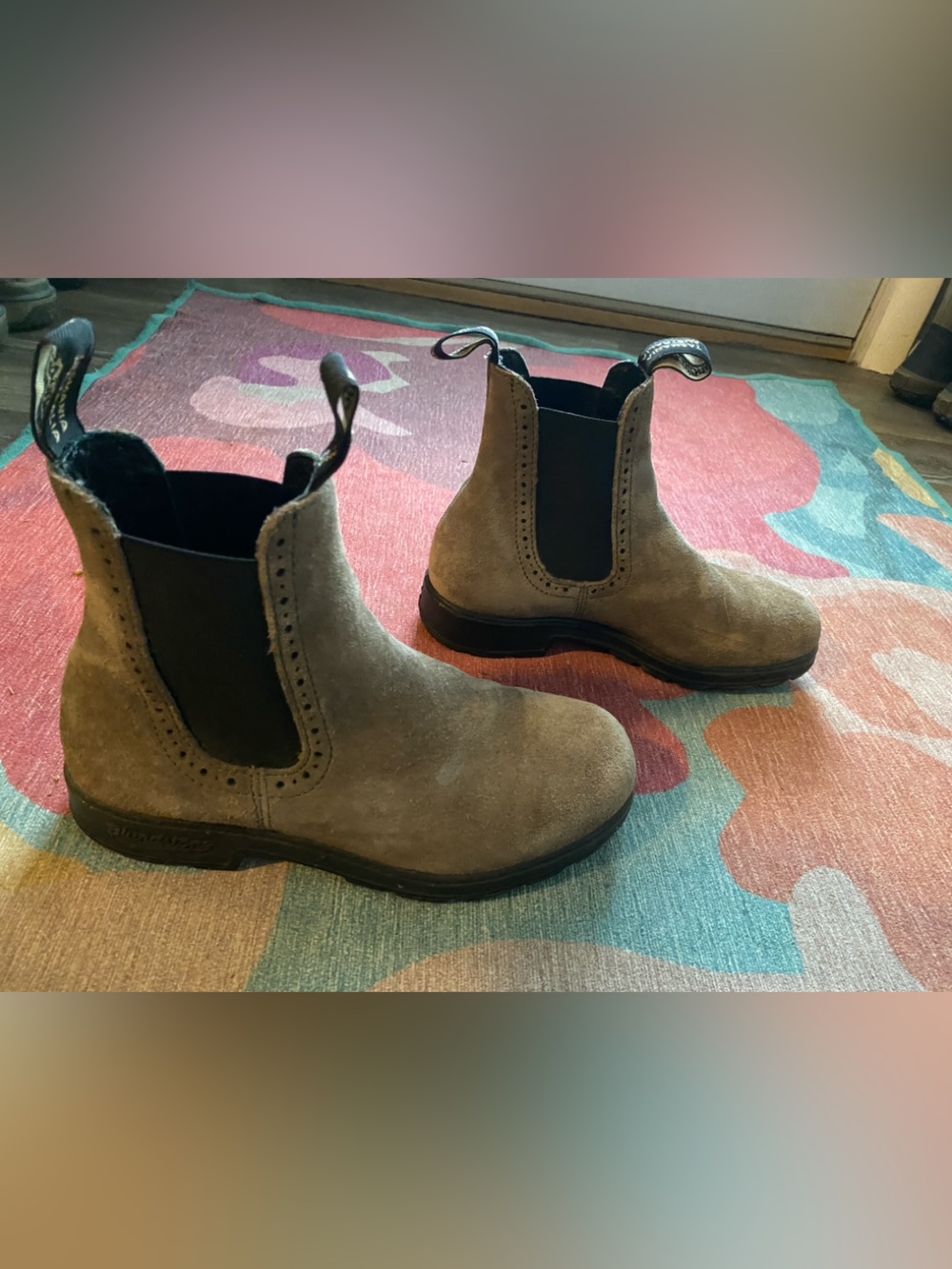 Blundstone Tan Suede Chelsea Ankle Boots - Picture 2 of 6